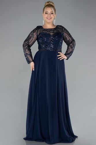 فستان سهرة مطرز بأكمام طويلة