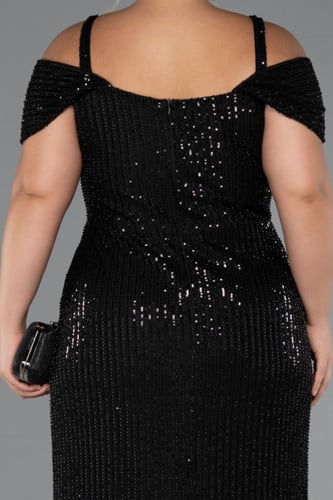 فستان سهرة أنيق مطرز بالخرز