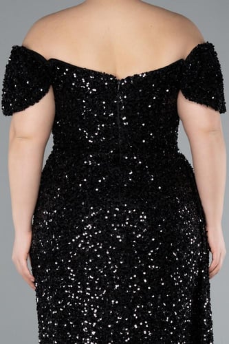 فستان سهرة بأكتاف قصة قارب