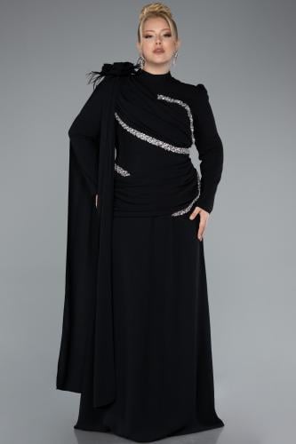 فستان سهرة بتطريز ناعم وأكمام طويلة