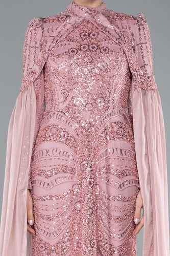 فستان حفلة مطرز بالخرز بأكمام شيفون طويلة