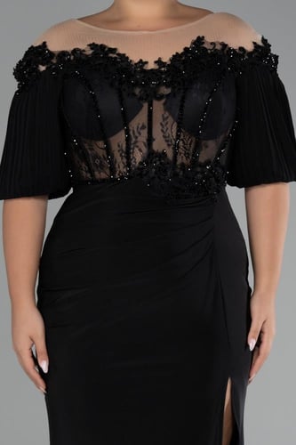 فستان سهرة بتفاصيل دانتيل