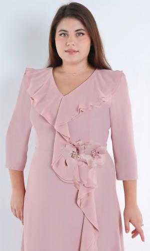 فستان بتفاصيل مكشكشة وأكمام متوسطة الطول