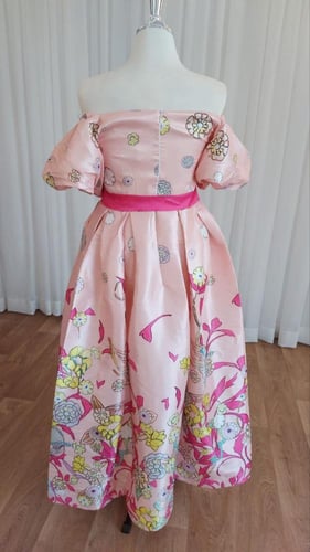 فستان ناعم بحزام وردي أنيق