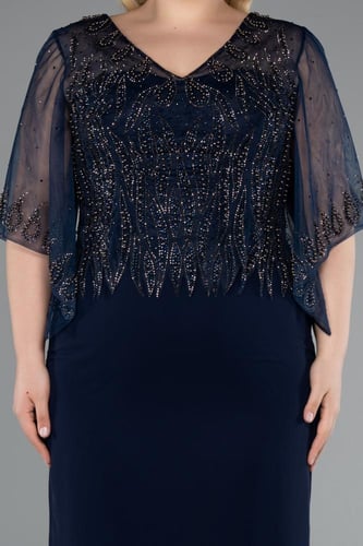 فستان سهرة ميدي بتطريز ناعم