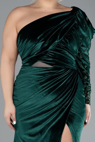 فستان مخمل بتصميم جذاب