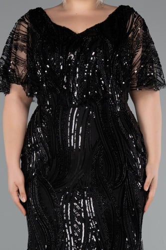 فستان مطرز بالخرز بأكمام قصيرة