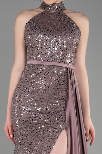 فستان سهرة ترتر بقصة عنق ناعمة