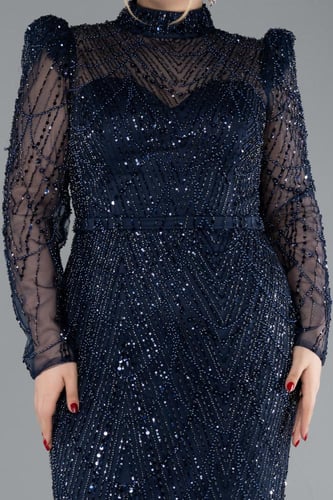 فستان سهرة مطرز بالخرز