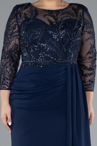 فستان سهرة فخم بتطريز أنيق