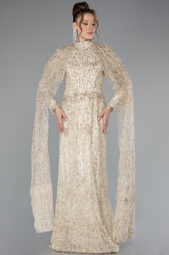 فستان سهرة طويل باللون الذهبي