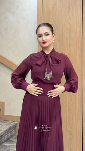 فستان ميدي ناعم بربطة عنق أنيقة