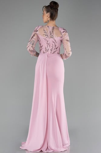 فستان سهرة فخم بتطريز أنيق