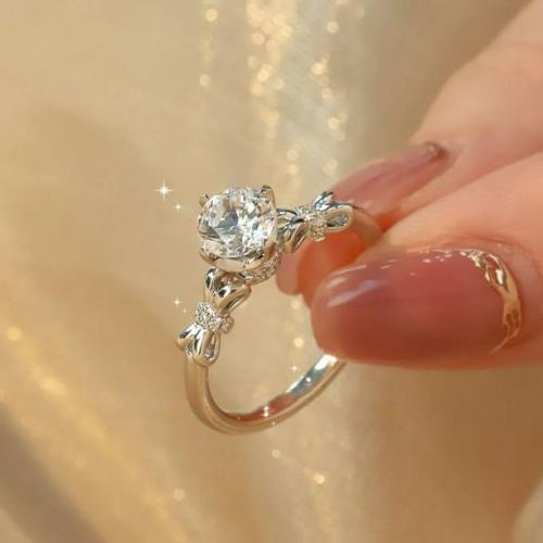 Bow Ring Moissanite