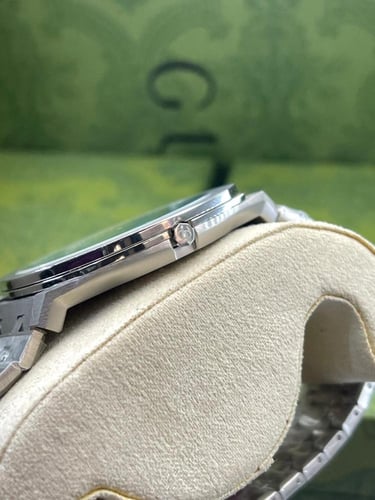 ساعة-GUCCI مينا ابيض