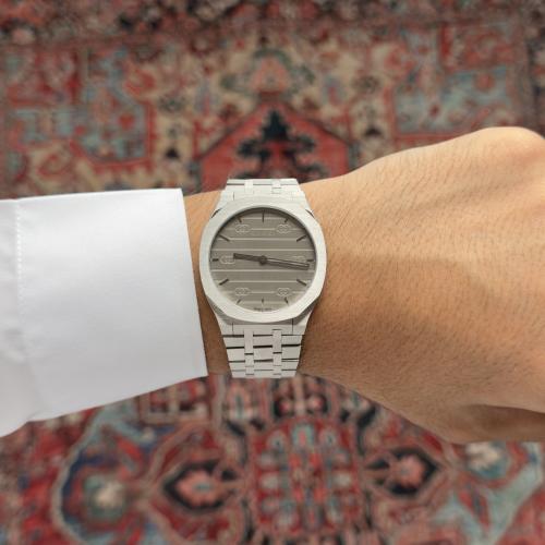 ساعة-GUCCI مينا رمادي