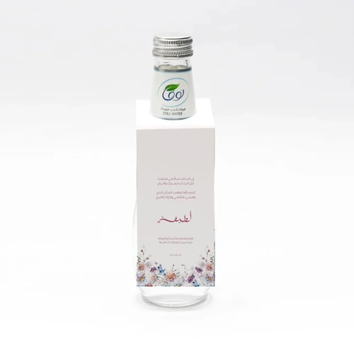 ثيم اسم على قارورة ماء