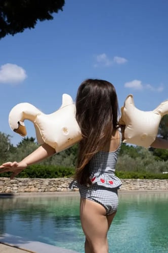 أجنحة سباحة على شكل بجعة – أبيض كريمي