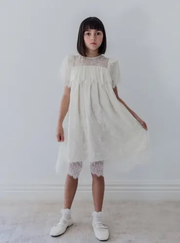 فستان دانتيل بلون كريم الليمون