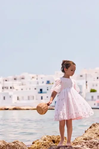 فستان مناسبات وردي من التول بالزهور