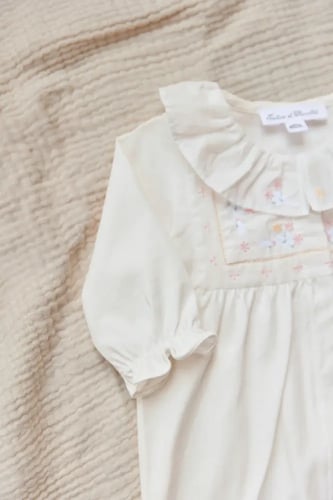 بيجاما قطنية بياقة مكشكشة بلون إكرو