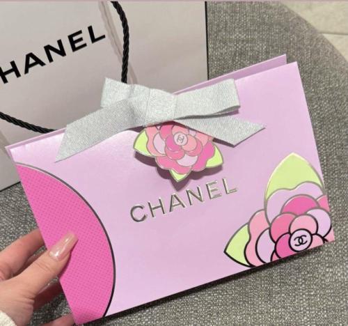 بوكس CHANEL الإصدار المحدود - وسط