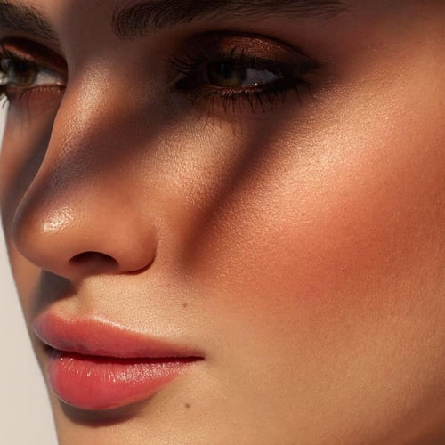 لوكا برونزر كريمي سائل 02 (Vibe Check)