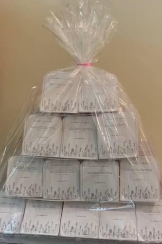 توزيعات مستكة بروائح مختلفة واشكال مختلفة الحبة /...