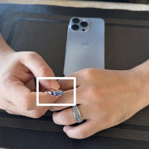 خاتم نسائي ازرق ثلاثه قلوُب