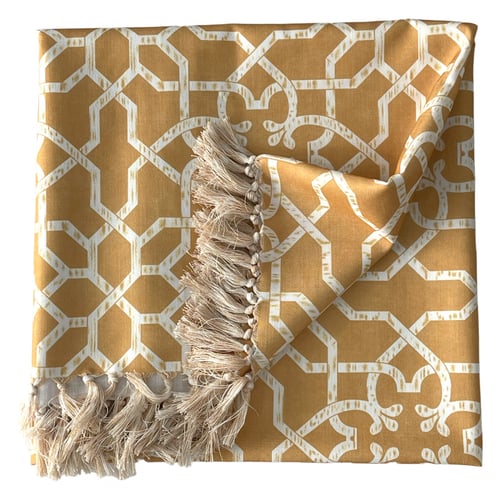 مفرش طاولة قماش ذهبي 135*180 سم