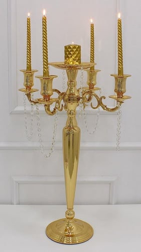 شمعدان ذهبي فاخر – لمسة فخامة تضيء تفاصيل المكان