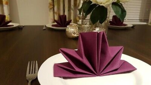 منديل سفرة شكل نجمة حجم كبير وسميك فاخر علبة فيها...