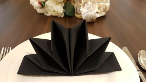 منديل سفرة شكل نجمة حجم كبير وسميك فاخر علبة فيها...