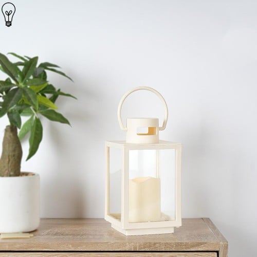 فانوس رمضاني بشمع مضئ