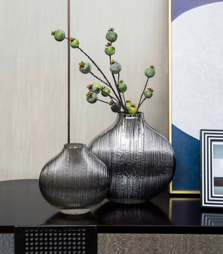 فازة ورد زجاج فضي