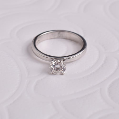 خاتم الماس -وزن ذهب 0.5-وزن الماس 0.60-عيار 18