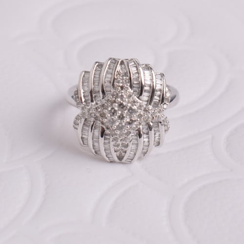 خاتم الماس -وزن ذهب 0.5-وزن الماس 0.380-عيار 18