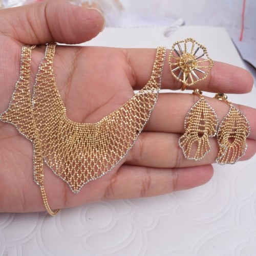 طقم ذهب - الوزن 23.92 G- عيار 18