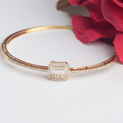 سوارة الماس -وزن ذهب 7.90-وزن الماس 0.46-عيار18