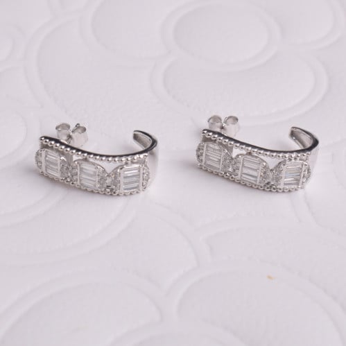 حلق الماس -وزن ذهب 0.5-وزن الماس 0.330-عيار 18