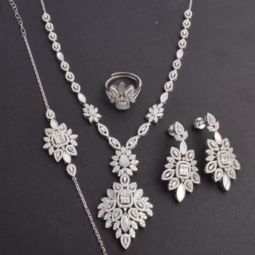 طقم فضه - وزن الفضة 39.5 - عيار 925