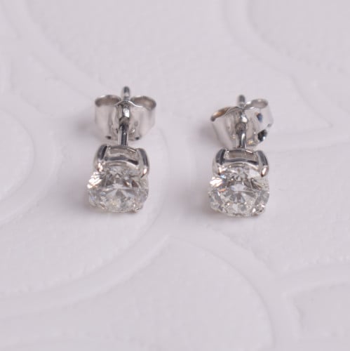 حلق الماس -وزن ذهب 0.5-وزن الماس 1.22-عيار 18