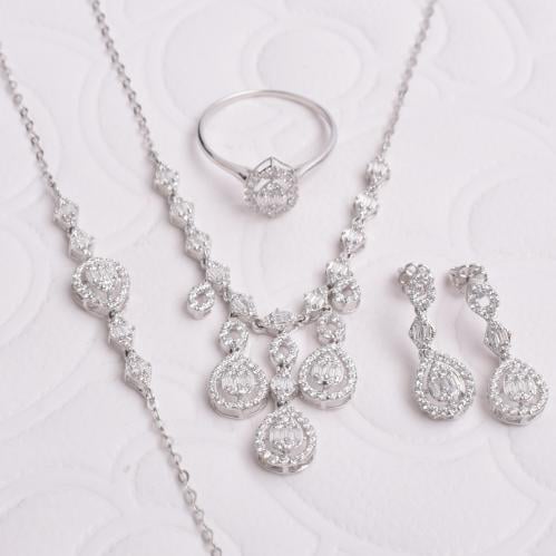 طقم ذهب - وزن ذهب 8.90 - عيار 18