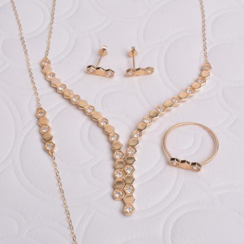 طقم ذهب - الوزن 8.17 G- عيار 18