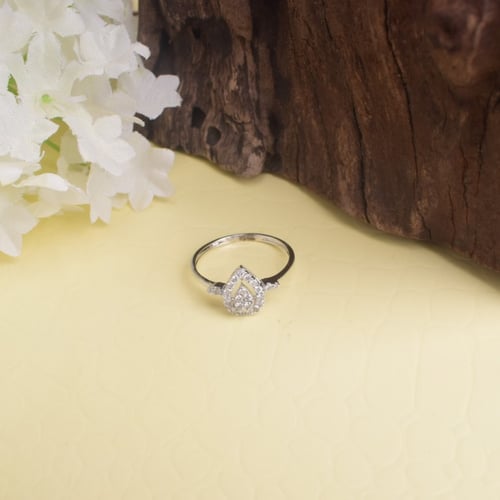 نصف طقم الماس- وزن ذهب 9.60-وزن الماس2.04