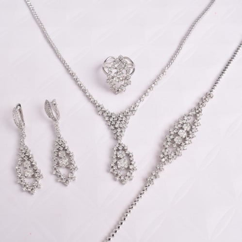 طقم الماس -وزن ذهب 0.5-وزن الماس 8.85-عيار 18