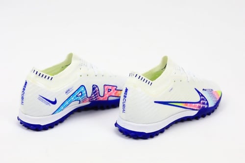 جزمة كرة قدم Nike