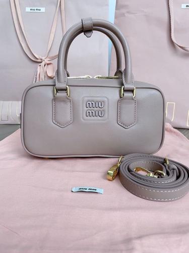 شنطة ميو ميو ميني miumiu