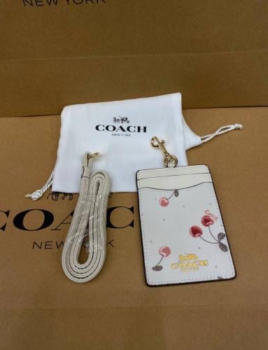 محفظة بطايق Coach | لون أبيض كرز