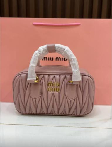 شنطة ميو ميو | miumiu وردي